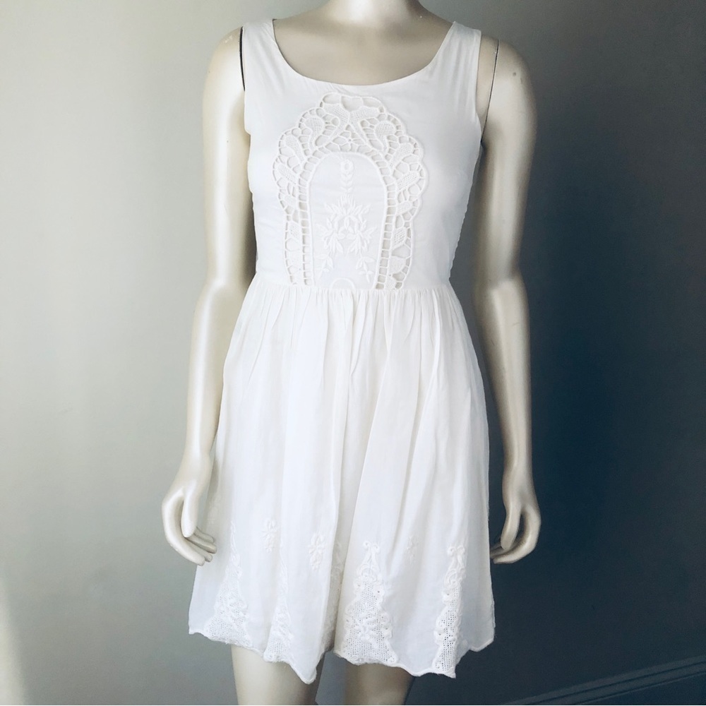 Old Navy Cream White Lace Eyelet Embroidered Sleeveless Lightweight Dress - 0